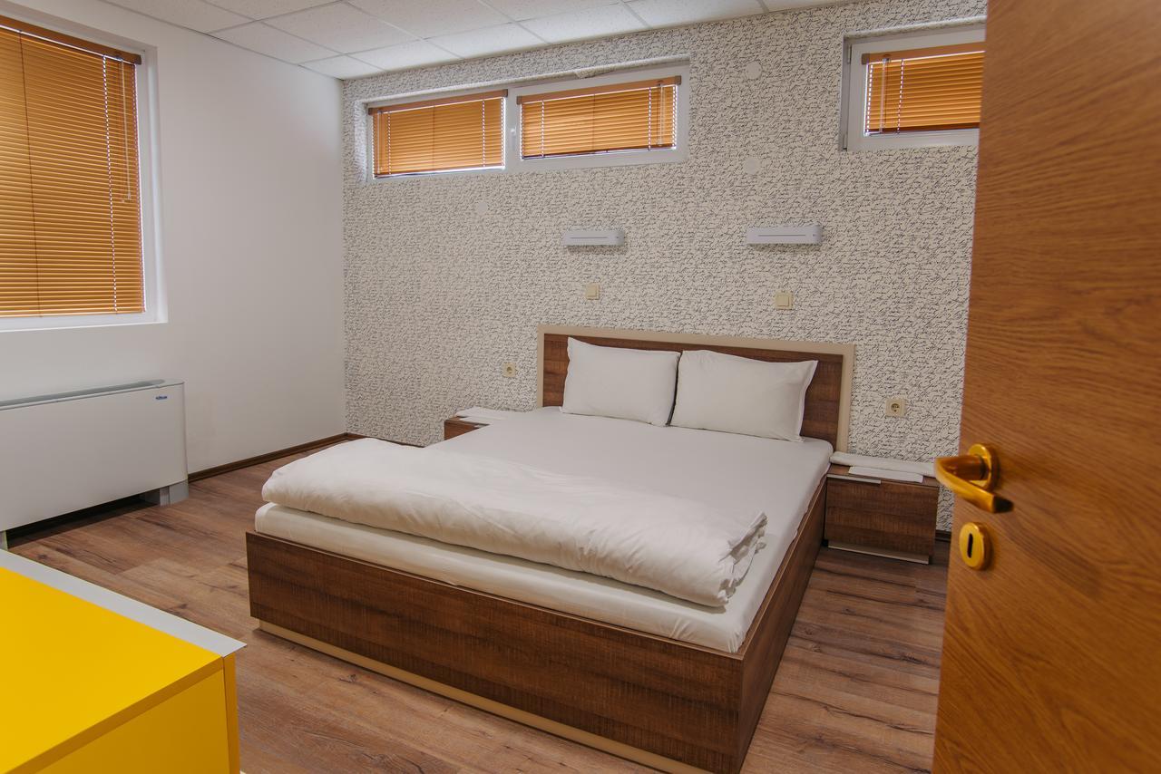 Pansion Storgozia Aparthotel Pleven Exterior photo