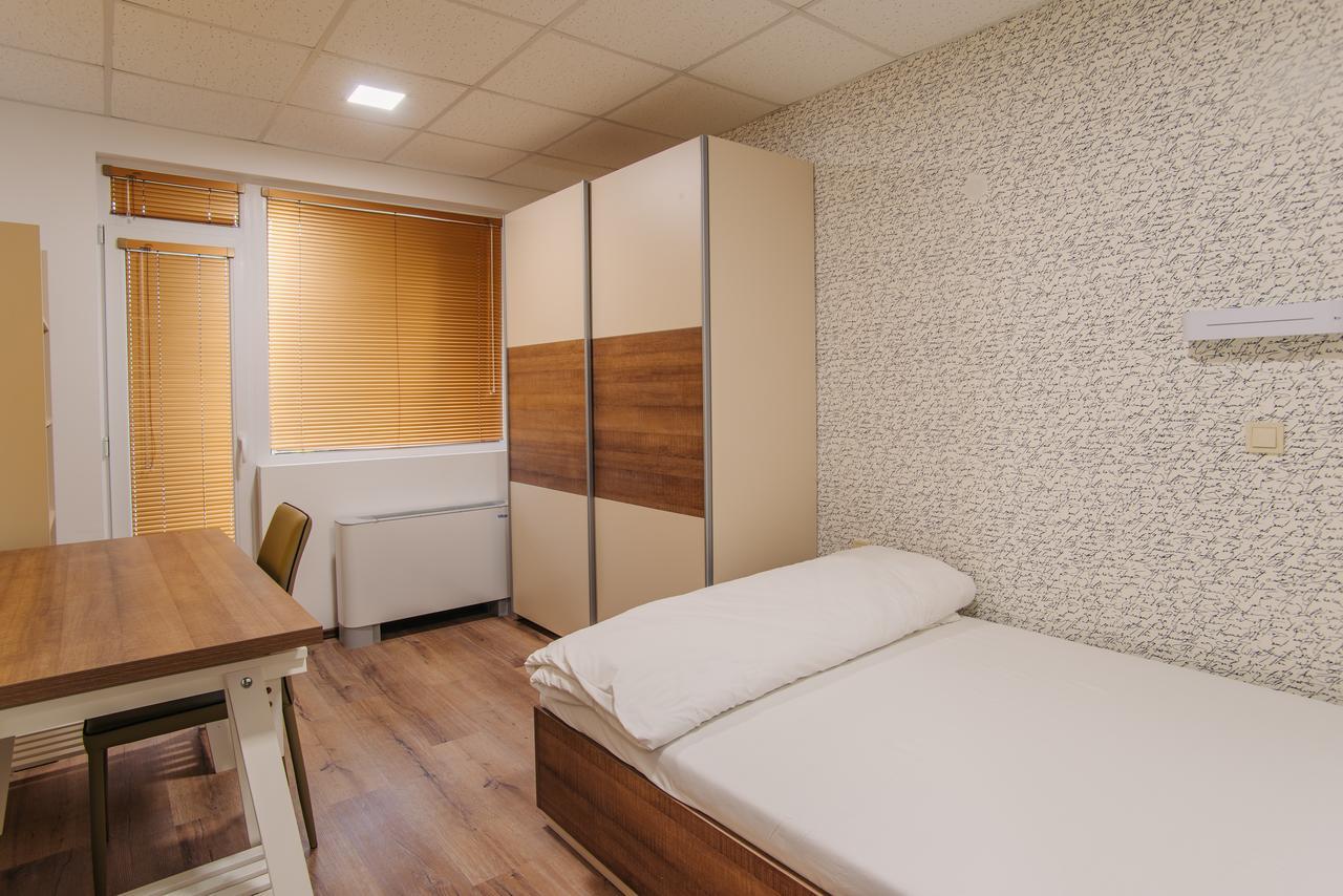 Pansion Storgozia Aparthotel Pleven Exterior photo