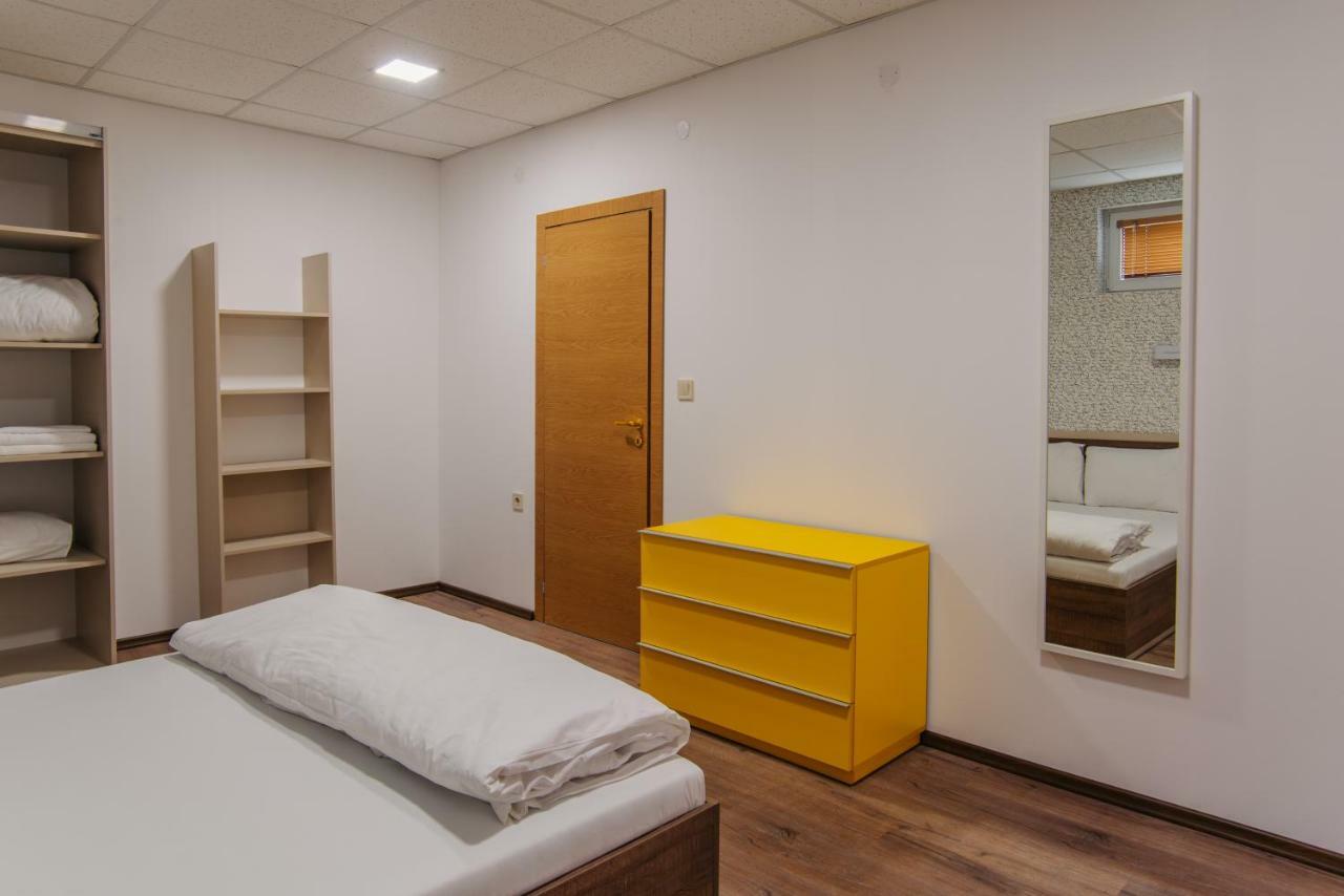 Pansion Storgozia Aparthotel Pleven Exterior photo